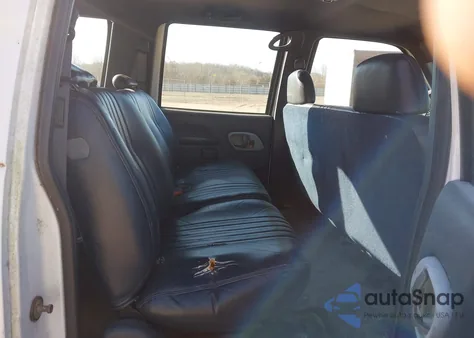 1997 Chevrolet Suburban 1500 z USA, uszkodzony, nr VIN 3GNFK16R1VG130749